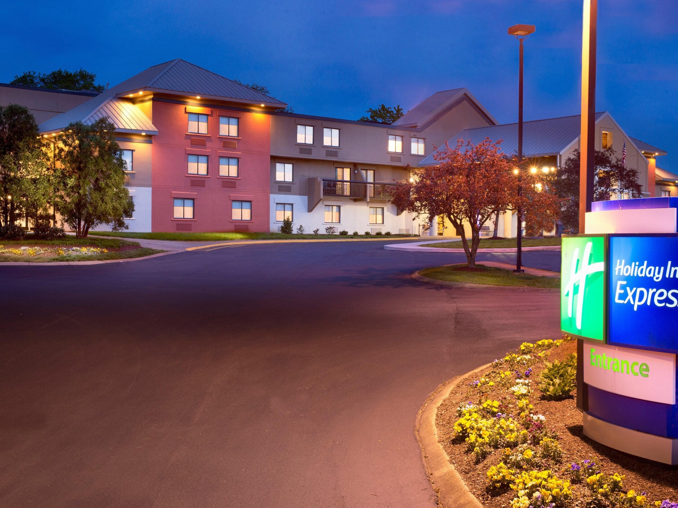 holiday-inn-express-nashville-4451521663-4x3